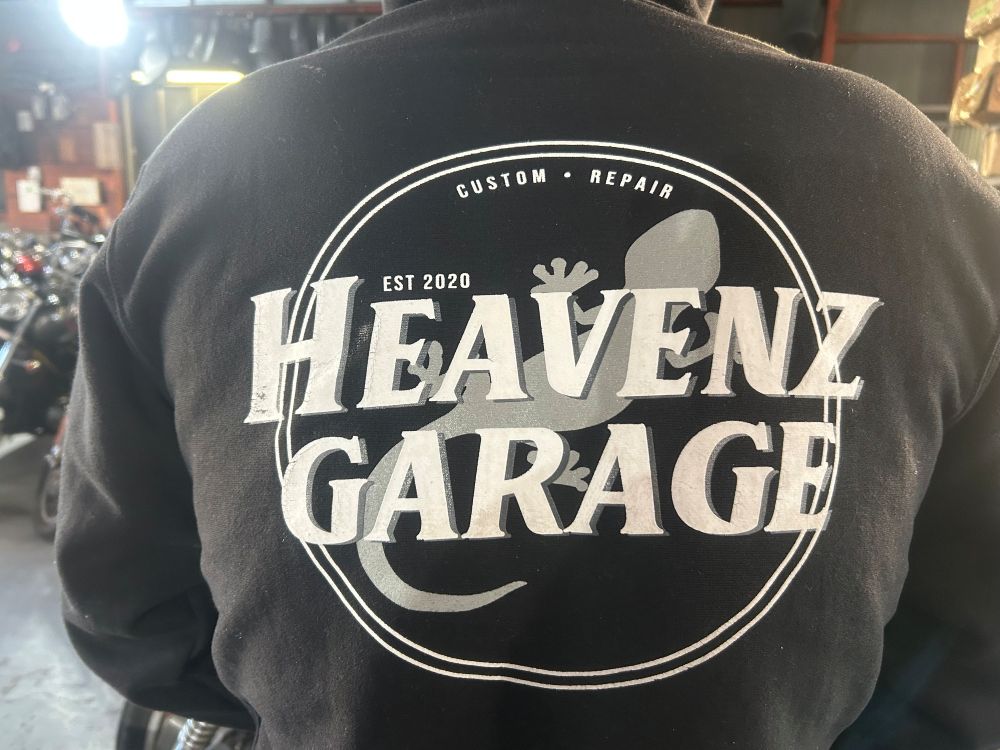 Heavenz Garage（ヘブンズガレージ）02 パーカーイメージ HOODIE